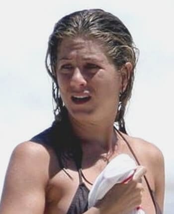 Jennifer Aniston beach look