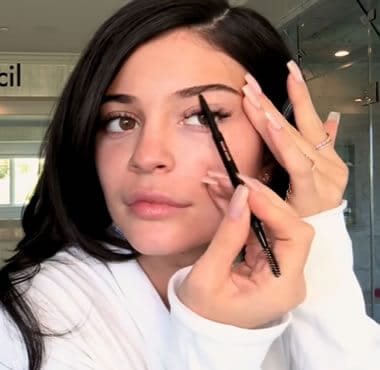 15 Kylie Jenner No Makeup Pics Proved She S Human