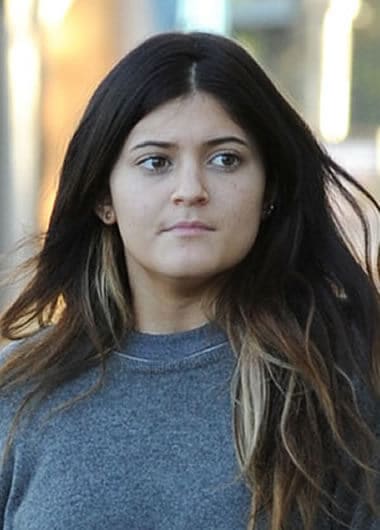 15 Kylie Jenner No Makeup Pics Looks Incredible