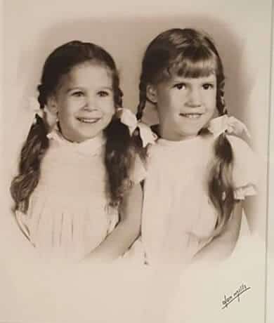 Sarah Jessica Park with her elder sister