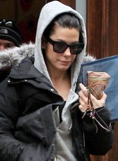 Sandra Bullock has the same habit of famous people