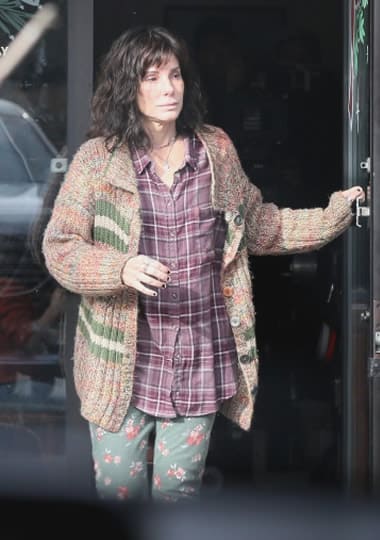 Sandra Bullock look like a homeless