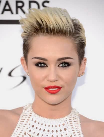 Miley Cyrus looks like a businesswoman in this short and tidy hairstyle