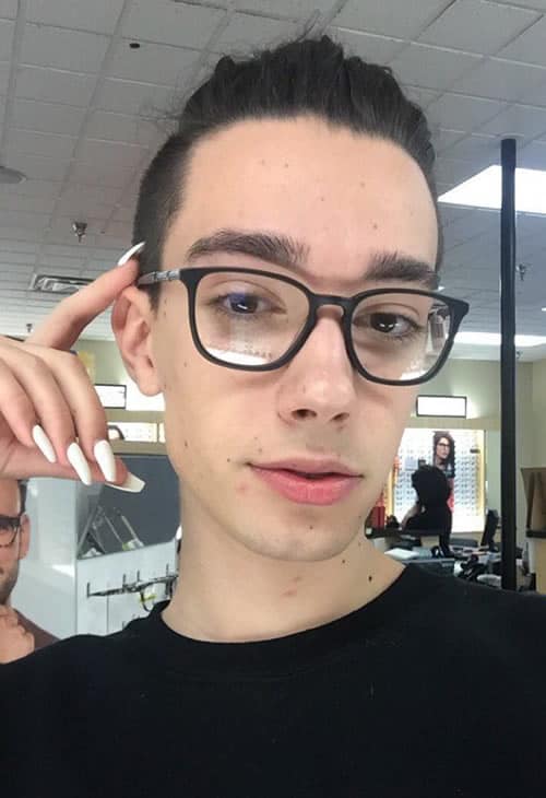 James Charles looks like a beautiful IT guys