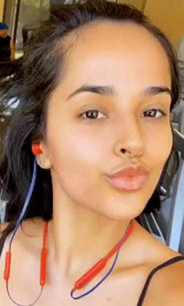 Becky G giving a free kiss to her fans on social media