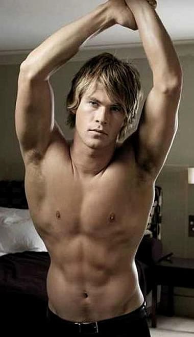 Chris Hemsworth younger body