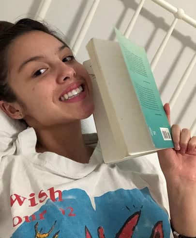 Olivia Rodrigo likes to read