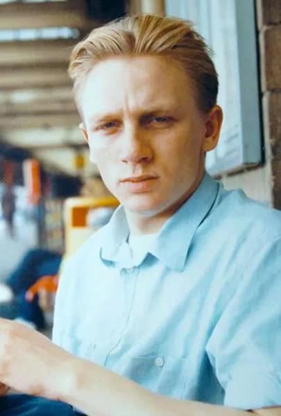 Daniel Craig pale young man